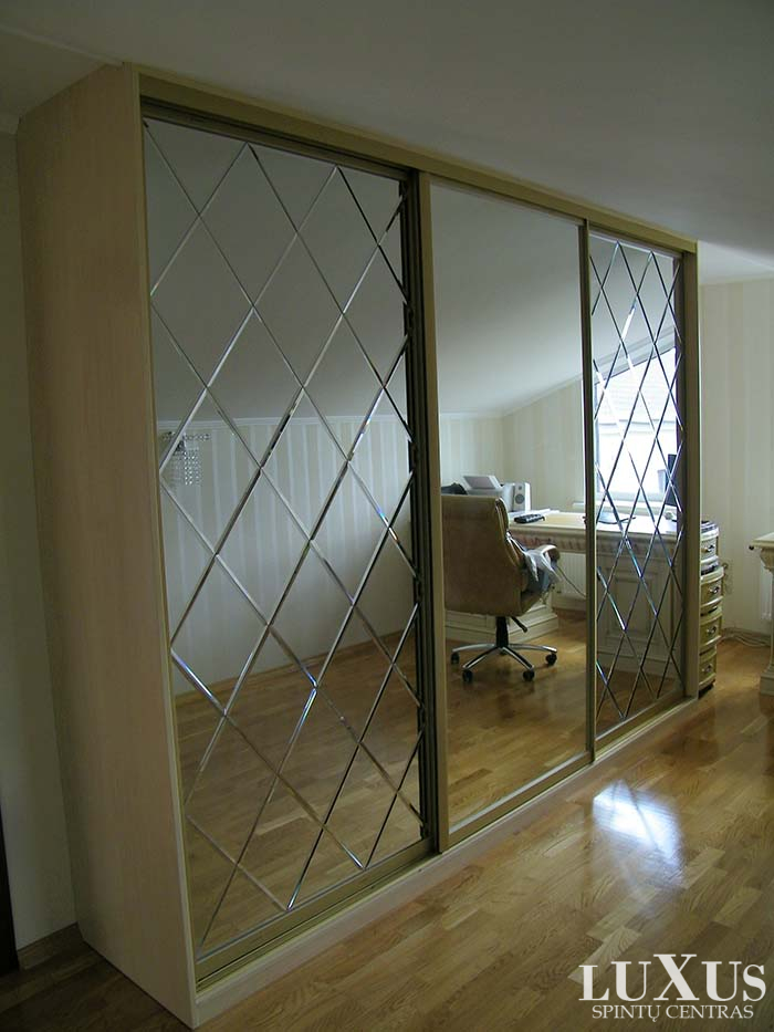 LUXUS Spintu Centras 260